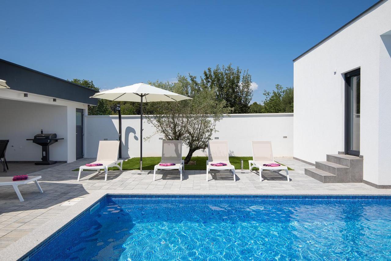 Villa L&L Медулин Экстерьер фото